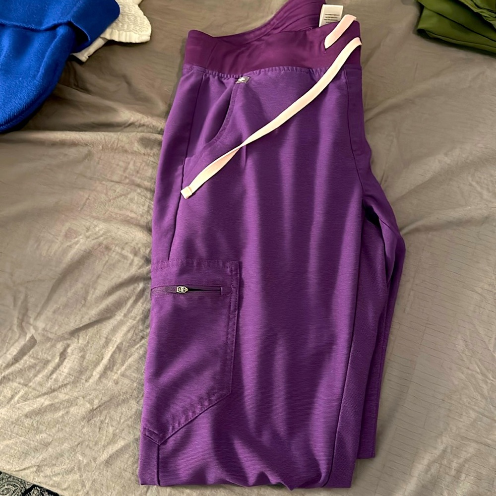 Small petite ultra violet? Joggers